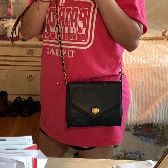 ⭐️Monet Vintage Navy Genuine Blue Leather Gold Chain Crossbody⭐️Rich looking! - Picture 9 of 10